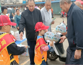 东桥镇中心幼儿园防溺水宣传又来“赶集”啦