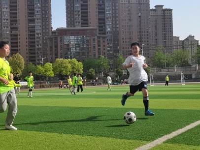 湘潭故事：湘潭故事 20湘超联赛 - 湖南省足球超级联赛赛程`直播`积分榜02年甲A联赛第四轮八一振邦主场湘潭市体育中心对战天津泰达！现场2万多个看台满座！湘潭 国足 湖南