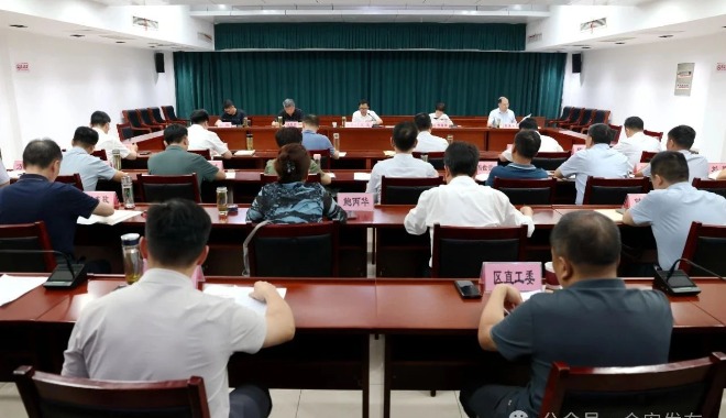 王红主持召开区委理论学习中心组学习会