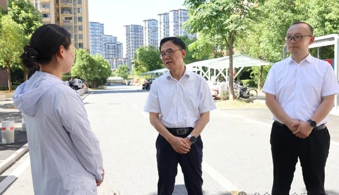 王红赴东市街道开展调研