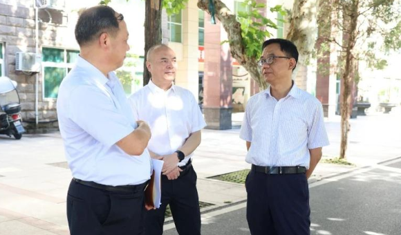 王红赴毛坦厂镇开展调研