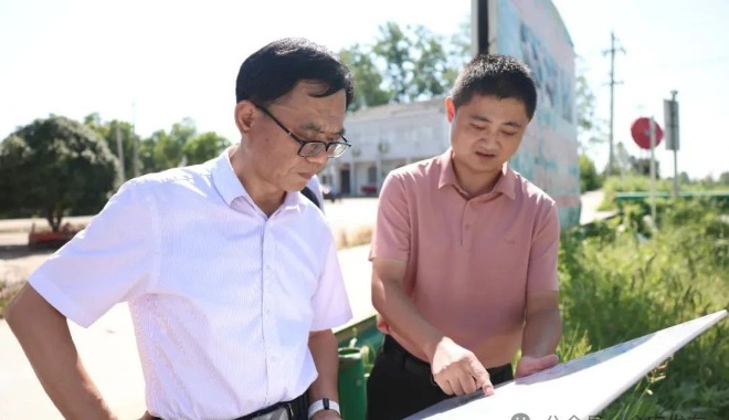 王红赴东桥镇调研