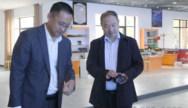 荣维聪领衔督办区政协重点提案工作