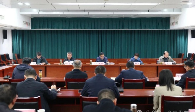 王红主持召开区委理论学习中心组学习会