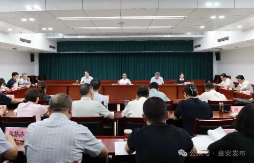 区委树立和践行正确政绩观学习教育读书班暨区委理论学习中心组学习会召开