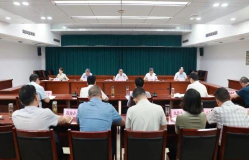 王红主持召开区委理论学习中心组学习会